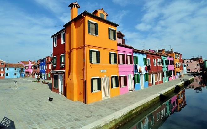 Burano, colourful buildings