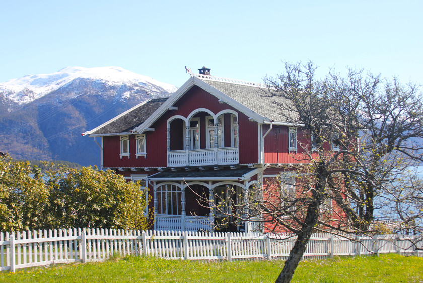 Balestrand-houses