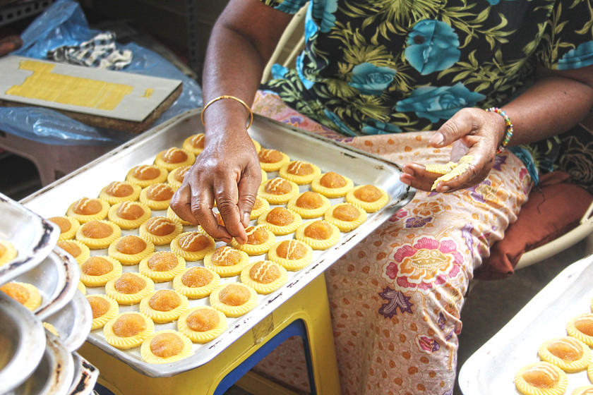 Malaysian desserts - these pineapple tarts in Melaka are a must try!