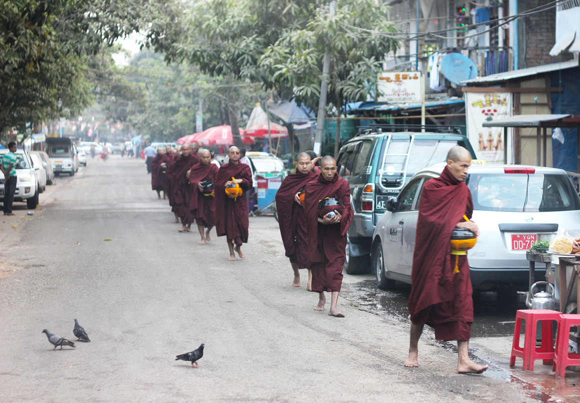 Local life in Myanmar - travel guide to the Rock Rock from Yangon