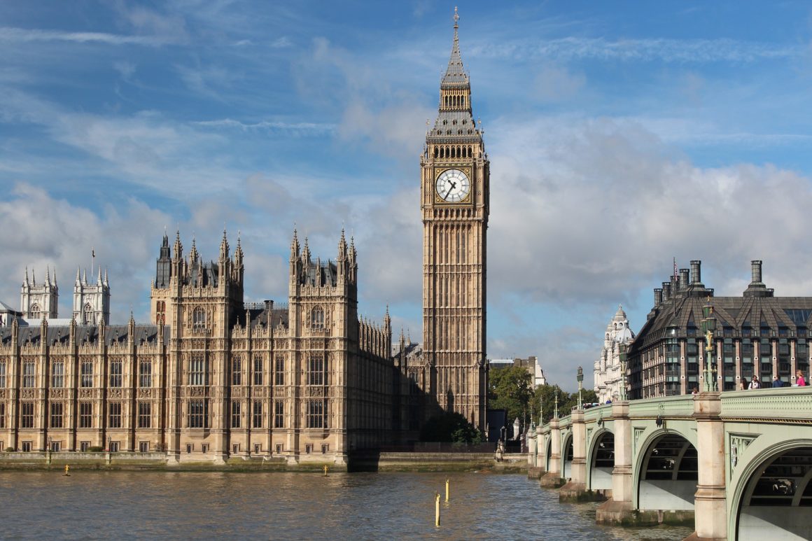 Parliament building and big ben - architecture and art guide of London