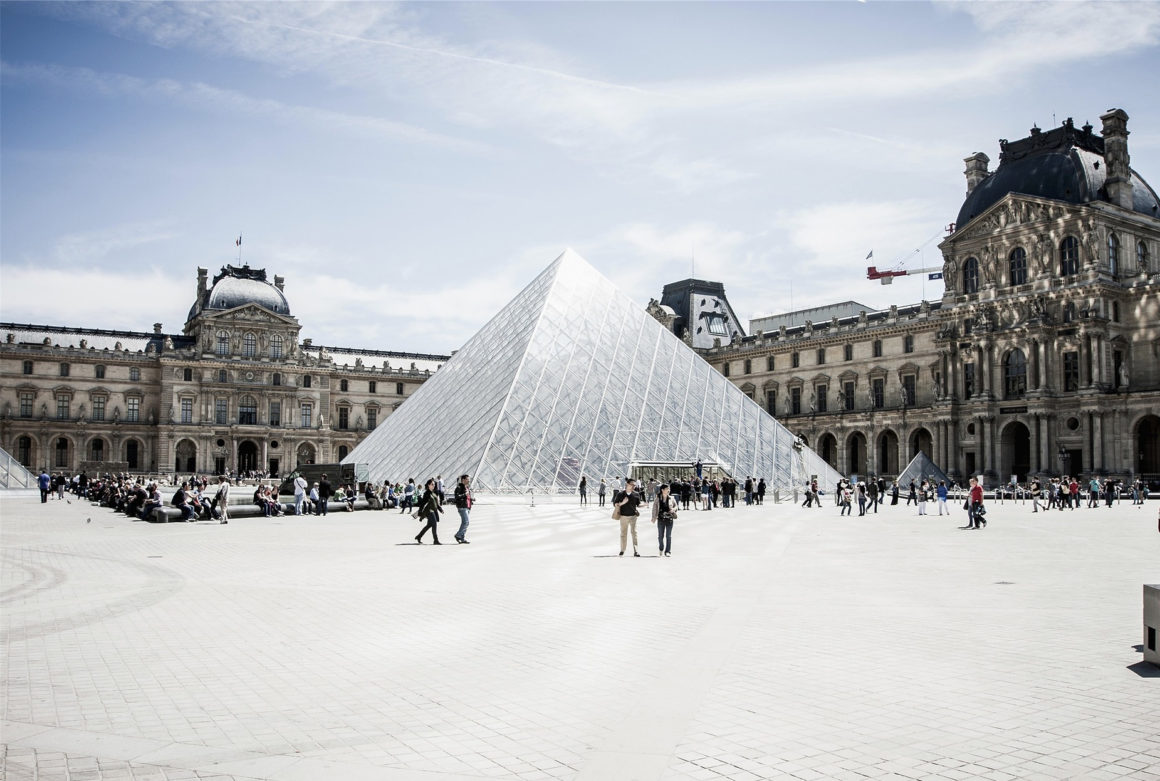 Lourve - an art's lover guide to Paris