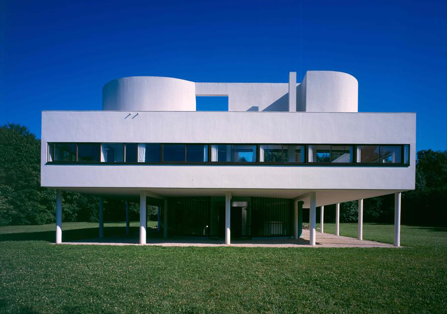Villa Savoye in Paris. Architecture by Corbusier 