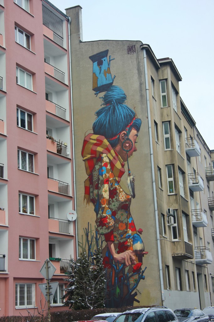 Street art lodz, tall girl, Poland, flats, Sainer