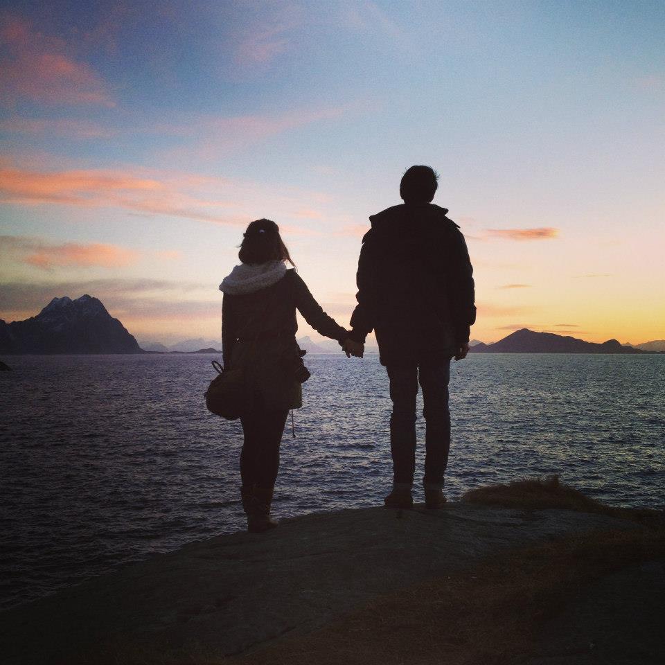 http://www.theculturemap.com/wp-content/uploads/2013/01/romantic-couple-Lofoten-Islands-Norway-Europe-sea-cliffs-photo.jpg
