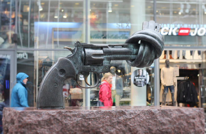 The knotted gun named Non-Voilence sculpture by artist, Carl Fredrik Reuterswärd
