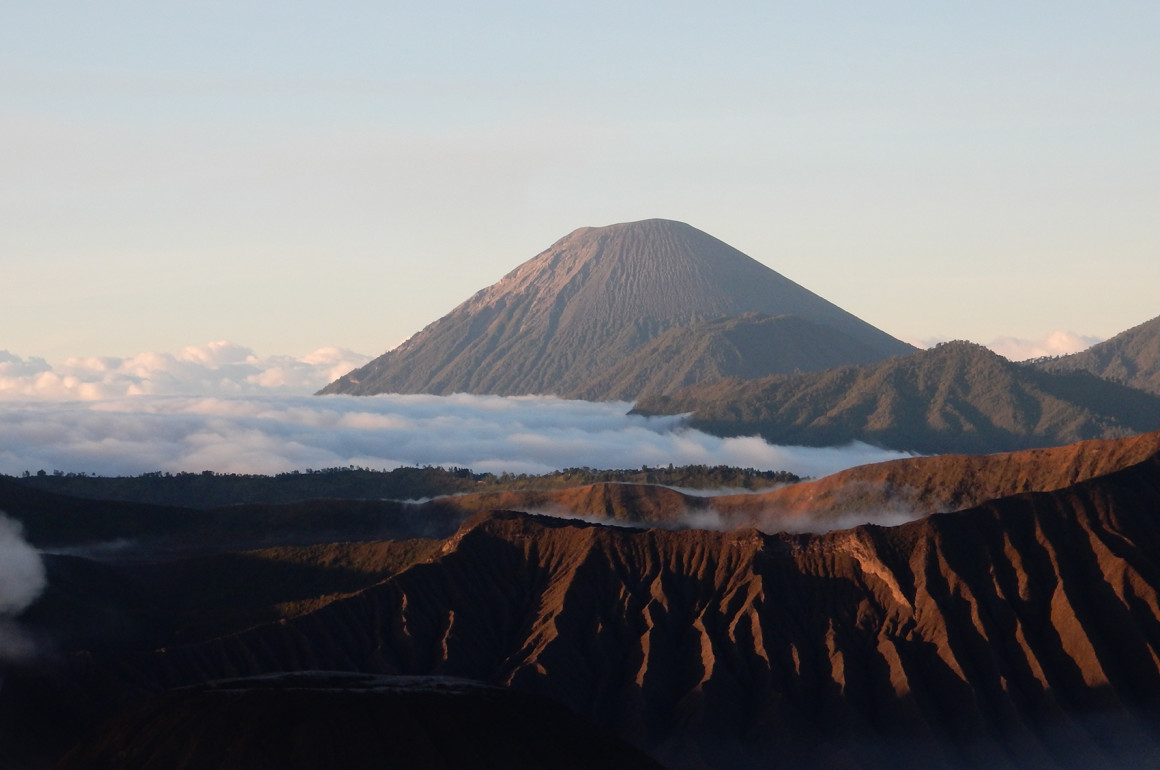 Hot to hike Mount Bromo - A travel guide