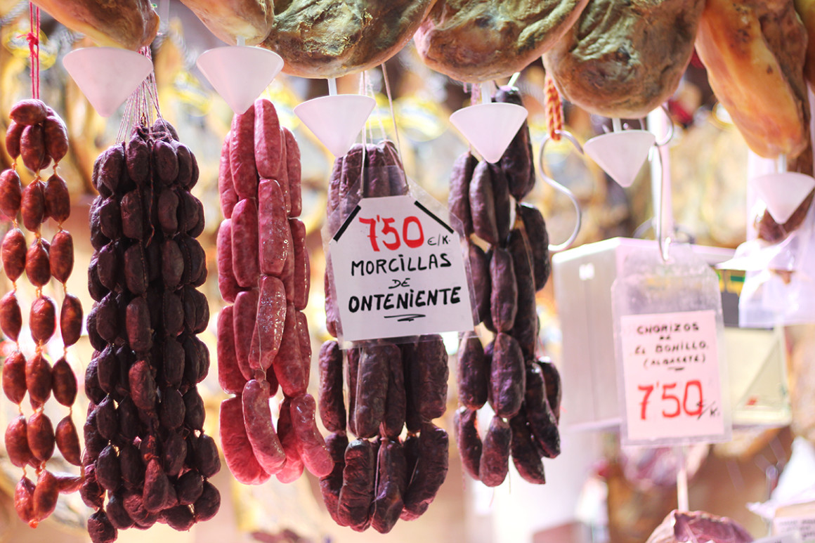 Join a gastronomic tour of Valencia and visit the famous food market.
