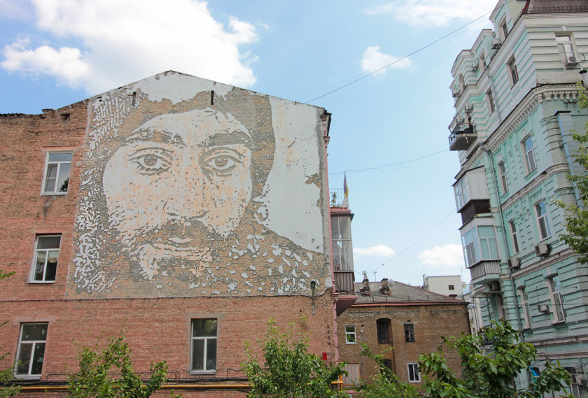 Wall mural by Vhils dedicated to the young activist Serhiy Nigoyan.
