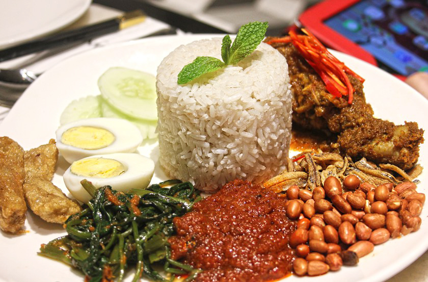 Nasi Lemak - Dishes you must try in Malaysia