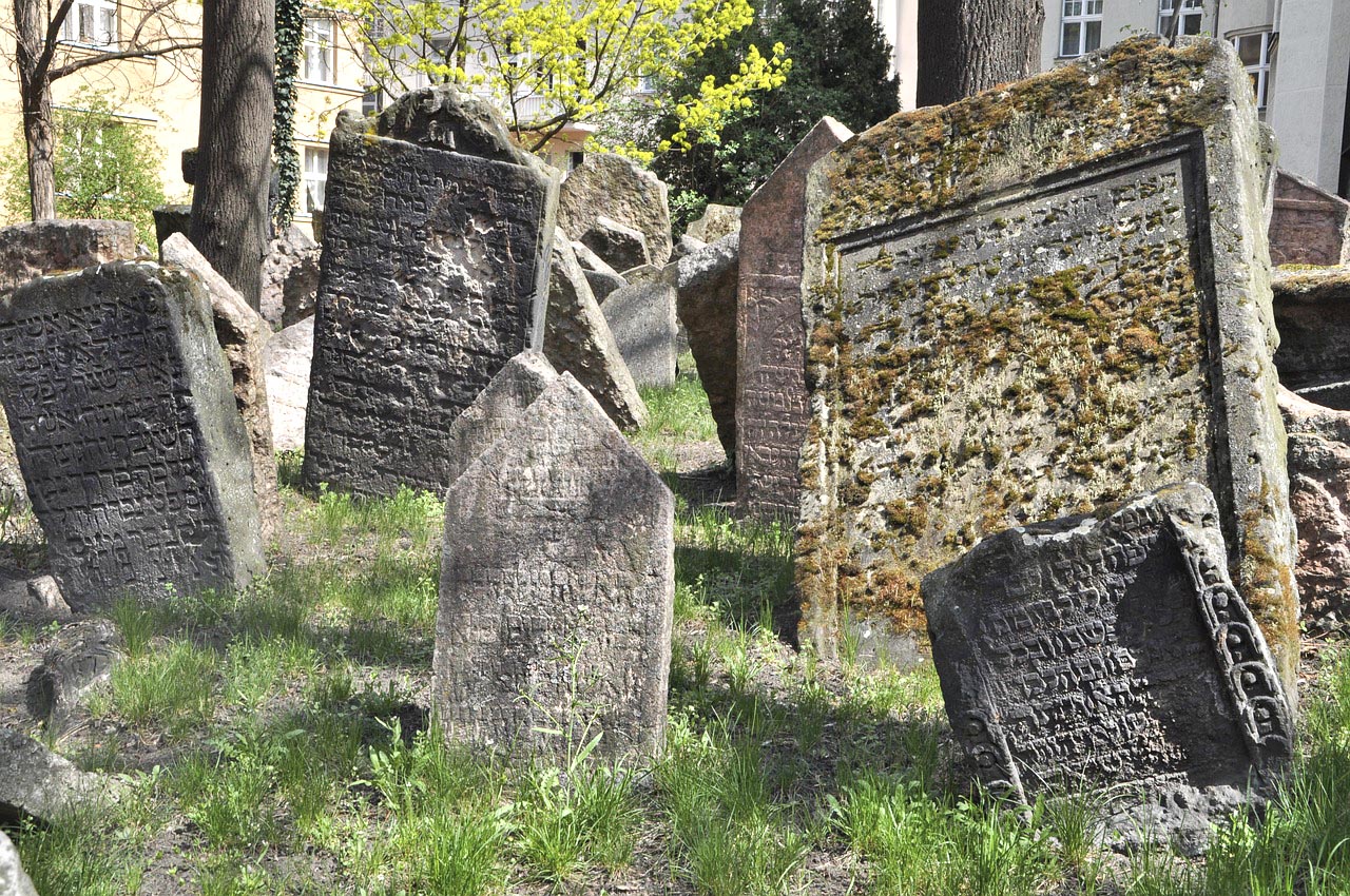 Jewish Cemetery in Prague