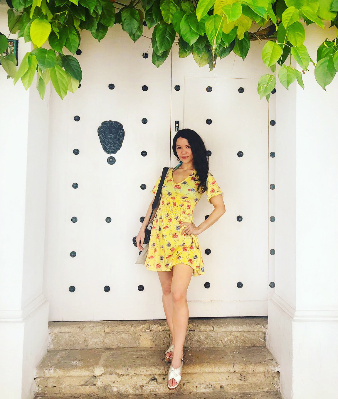 Tour of beautiful and colourful buildings and doors in Cartagena, Colombia