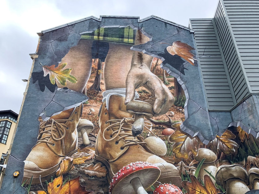 Street art in Glasgow by Smug